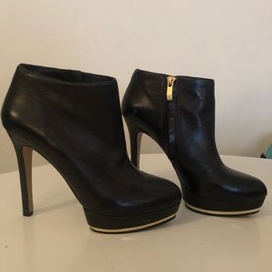 NEW Vince Camuto 5” heel booties sz 8 black & gold